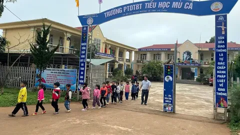 Học sinh bán trú tại một trường ở huyện Mường Tè
